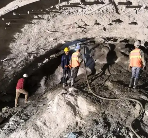 博厚镇拱顶带模注浆料的施工流程及注意事项